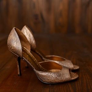 BCBG Girls. Size 7 1/2. Bronze heels.